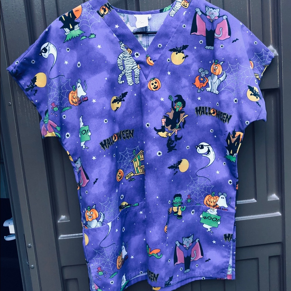 Halloween Scrub Top Size S 🛍
